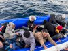 Denizde sürüklenen göçmenler ölümle burun buruna geldiler