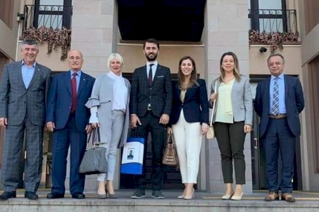 AK Parti Grubu’ndan protesto     