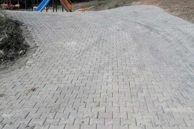 Bir köye daha parke taş döşendi (21.09.2022)