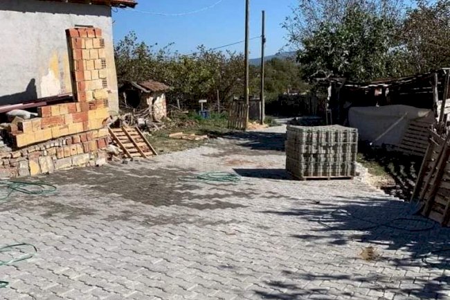 Alanköy’e parke taş döşendi 