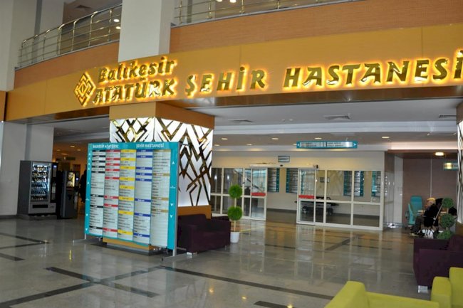 Kazada yaralanan polis memurunu ziyaret etti