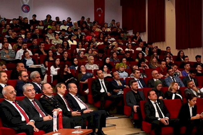 Bakan Karaismailoğlu ÇOMÜ’de konferans verdi   “TÜRKSAT 6A UYDUSUNU UZAYA FIRLATMA HEDEFİMİZ VAR” (12.10.2022)