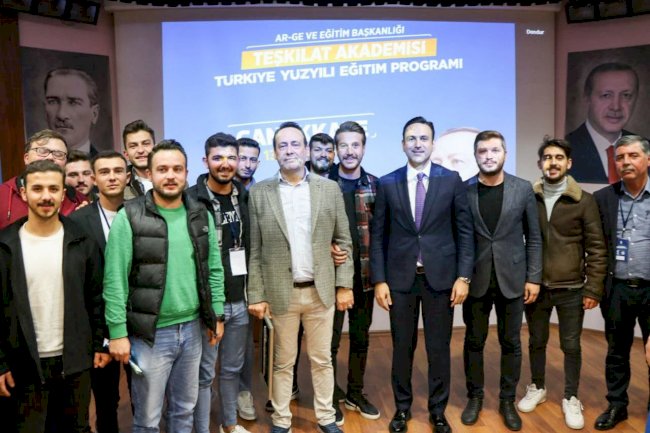 AK PARTİ’DE TEŞKİLAT AKADEMİSİ TÜRKİYE YÜZYILI EĞİTİM PROGRAMI “TÜRKİYE YENİ DESTANLAR YAZMAYA HAZIRLANIYOR”
