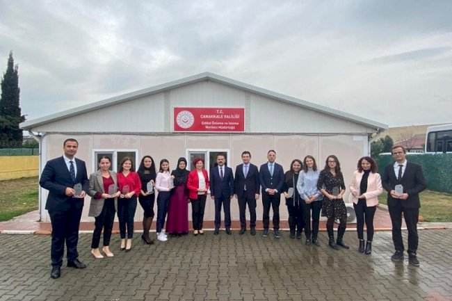 “KADINA EL KAL-KA-MAZ!” 