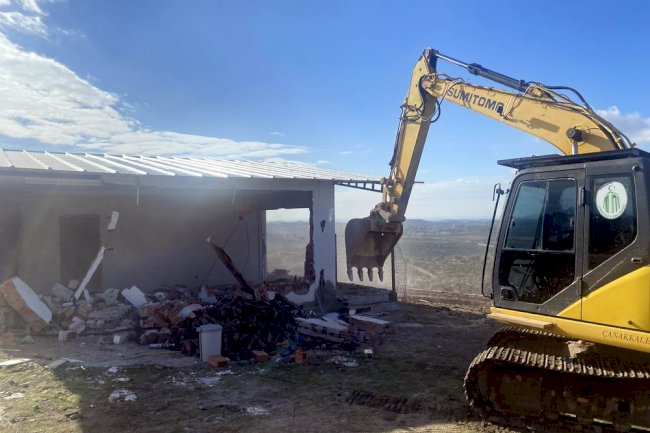 Aladağ köyünde kaçak bina yıkımı 