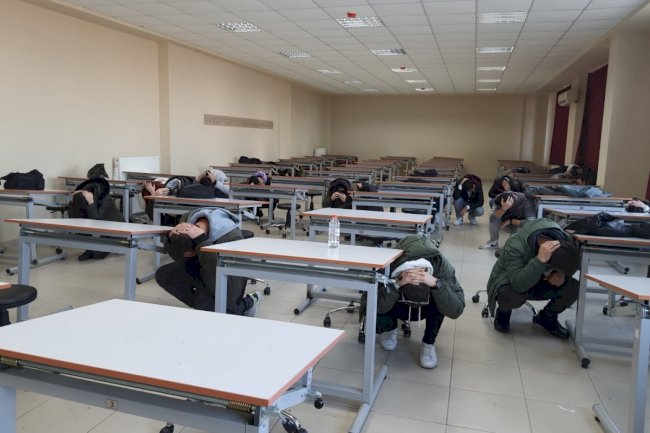 ÇOMÜ’de deprem tahliye tatbikatı