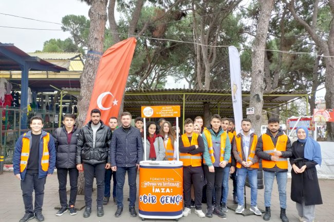 AK Partili gençler sahada…