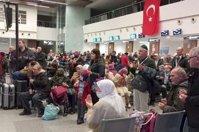 Umre kafilesi dualarla uğurlandı