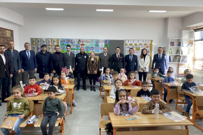 Okullarda Karne Heyecanı: Yarıyıl tatili başladı