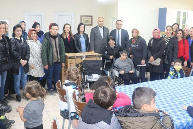 Sandalye bağışında bulundular