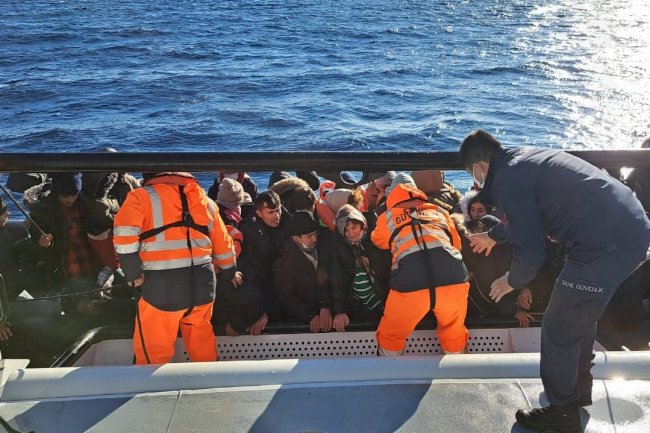 42 düzensiz göçmen kurtarıldı