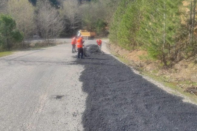 Yenice’de Asfalt Yama Çalışmaları Yapıldı 