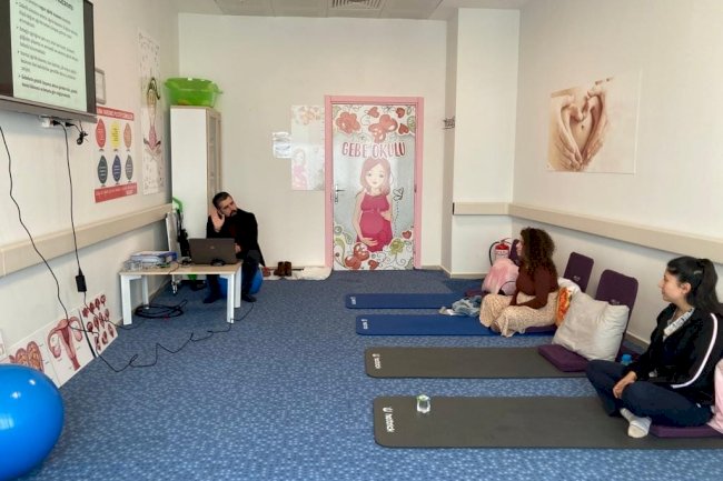 Lapseki’de Gebe Okulu Eğitimleri Sürüyor