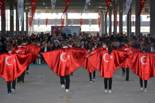 Lapseki’de Coşkulu Kutlama