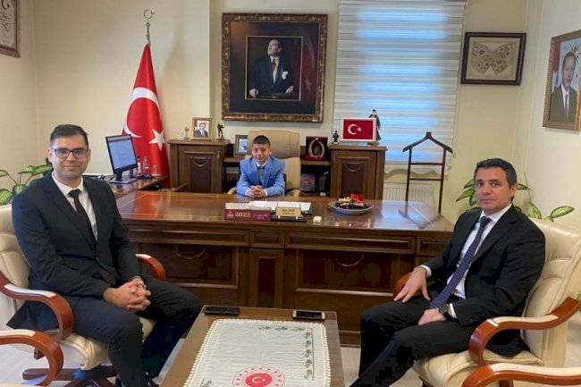 Ayvacık’ta 7. sınıf öğrencisi makama oturdu