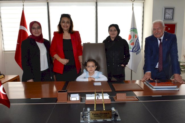 Lapseki’de Öğrenciler Makama Geçti