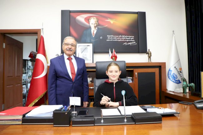 Gelibolu’da Öğrenciler Makam Koktuğuna Oturdu