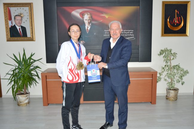 Yılmaz’dan Başarılı Sporcuya Tebrik