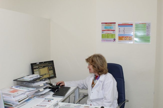 Prof. Dr. Zerrin Öğretmen Vatandaşlara Hizmet Veriyor