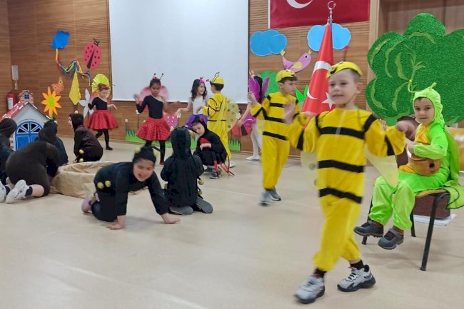 Minikler Yıl Sonu Gösterisi Yaptı
