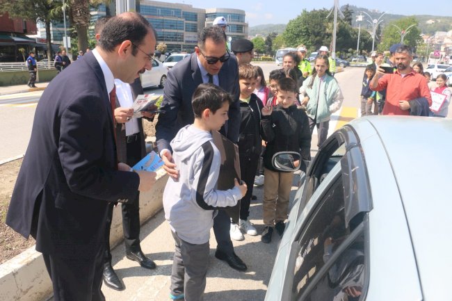 Biga’da Trafik Haftasında Yaya Geçidi Uygulaması Gerçekleştirildi