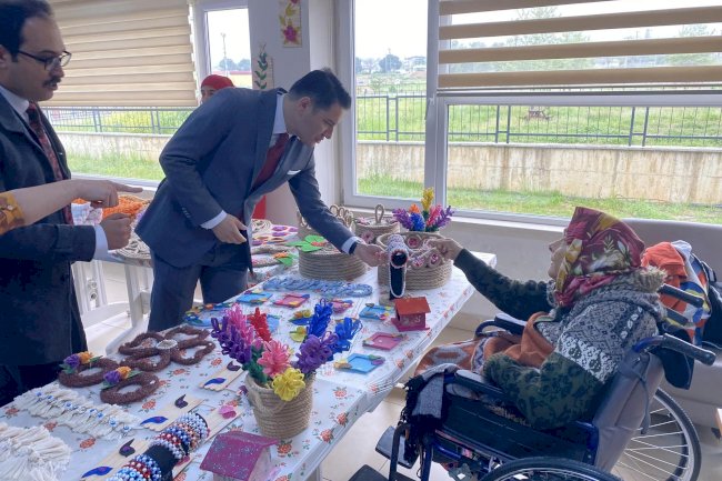 Yenice Kaymakamı Musa Göktaş Yaşam Merkezi’ni Ziyaret Etti