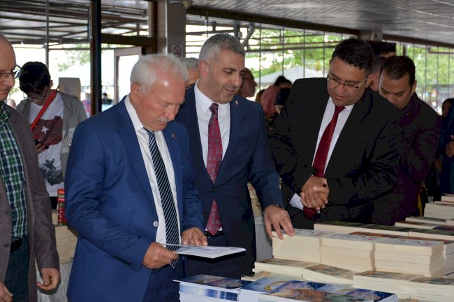Lapseki’de Kitap Fuarı Açıldı 
