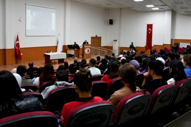 Depremde Hayatını Kaybeden ÇoOMÜ’lü Öğrenci Esra Anıldı