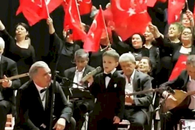 Gelibolu’da Türki Gecesi Dinleyenleri Mest Etti