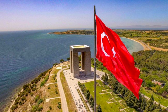 Şehitlikleri Ziyaret Ettiler