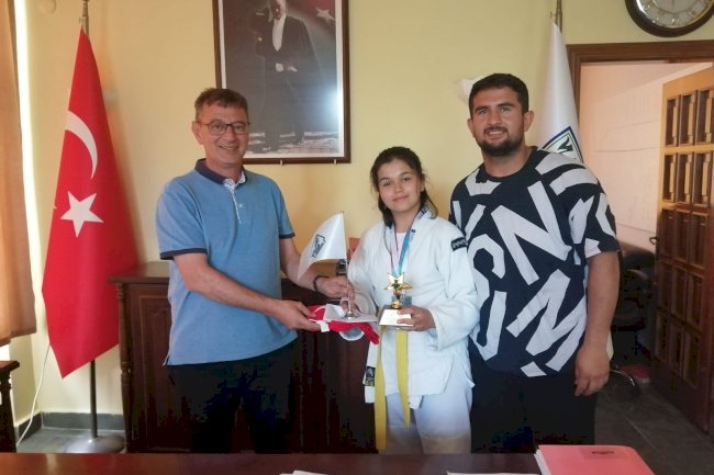 Veysel Acar Başarılı Sporcuyu Tebrik Etti