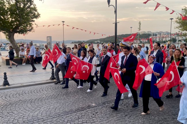 Çanakkale’de Demokrasi yürüyüşü yapıldı