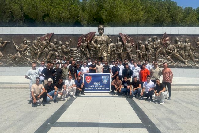 Öğrenciler Şehitlik Turunda duygu dolu anlar yaşadı