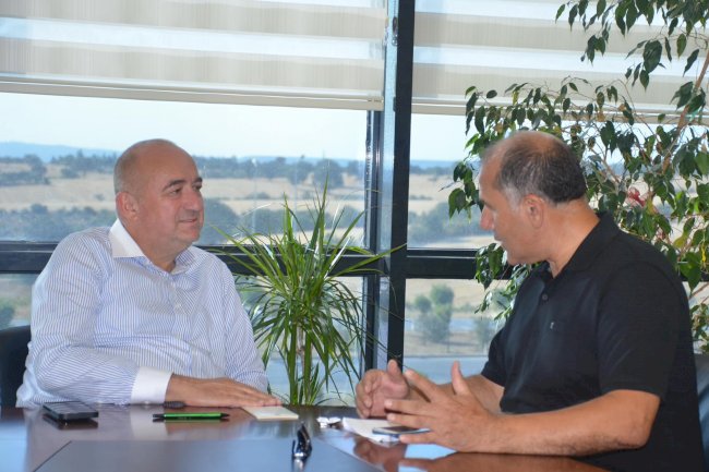 Ayhan Gider talepleri dinliyor