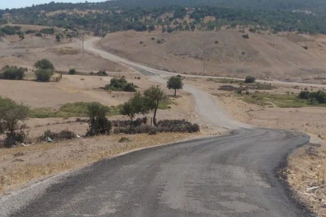 Ayvacık Bademli köyünde yollar onarıldı