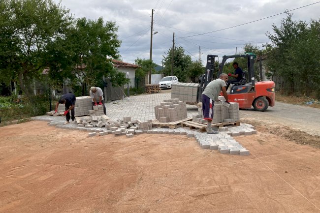 Çiftlik köyünde parke taşı çalışmaları yapıldı
