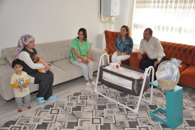 Dolu ve eşi bebek ziyaretlerini sürdürüyor