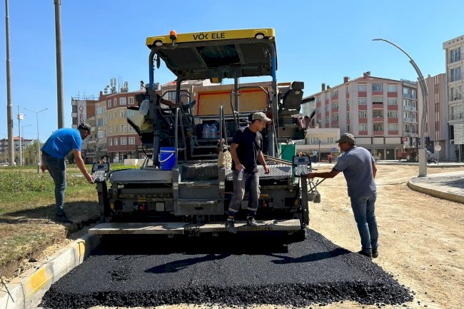 Gelibolu’da sıcak asfalt serimi devam ediyor