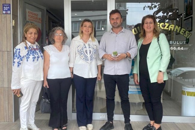 AK Partili kadınlar Eczacılar Günü’nü kutladı