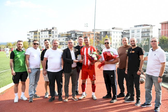 Kaptan Özcan Karamolla sahalara veda etti