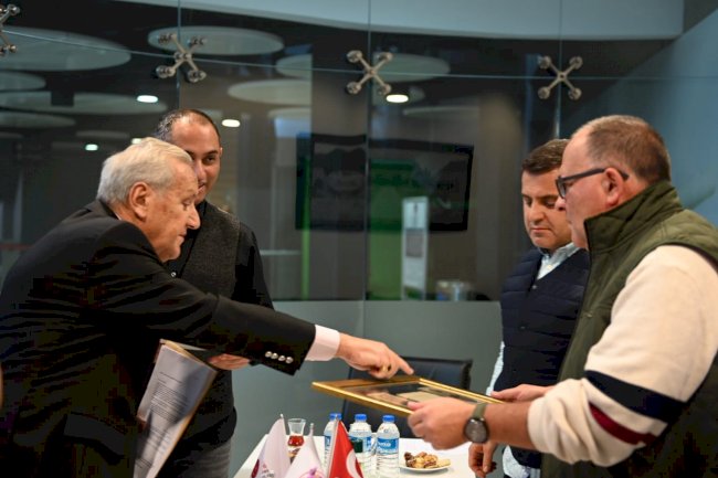 Enver Paşa’nın ıslak imzalı belgesi Tarihi Alan Başkanlığı’na bağışlandı