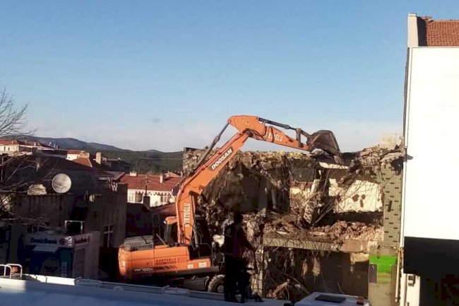 Yenice Öğretmen Evi binası yıkıldı