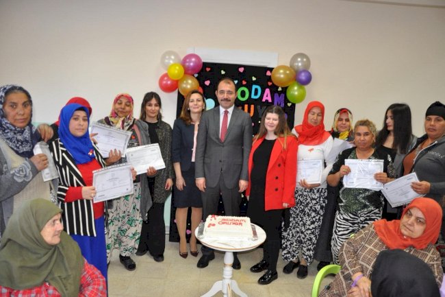 Okumayı öğrenenler altınla ödüllendirildi