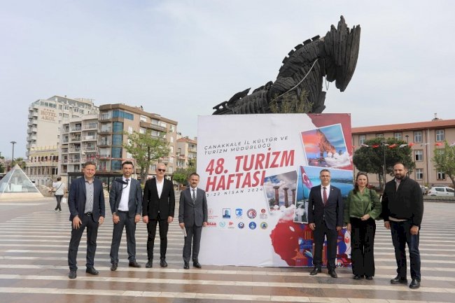 Vali Aktaş tanıtım stantlarını inceledi