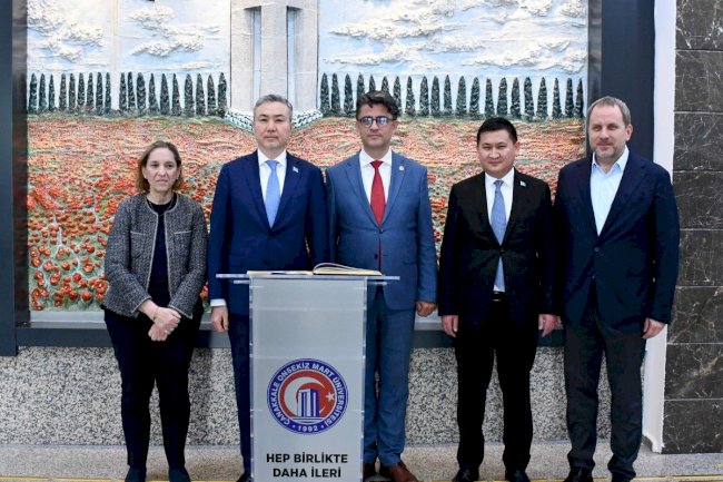 KAZAKİSTAN HEYETİ ÇOMÜ’DE