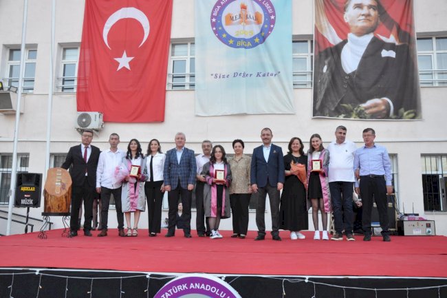 ÖĞRENCİLERİN MEZUNİYET COŞKUSU