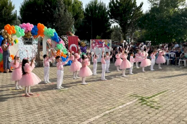 Miniklerden yılsonu gösterisi