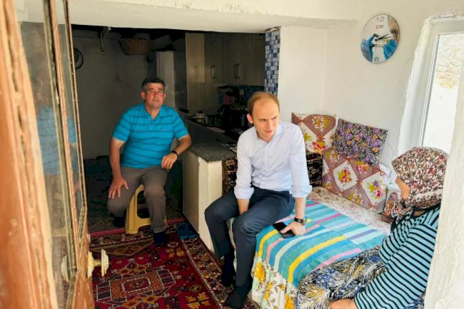 Halkın taleplerini dinliyor