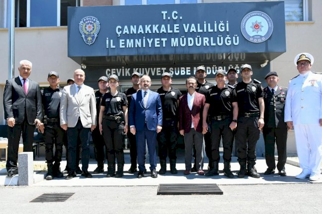 Turan, güvenlik güçleriyle bayramlaştı