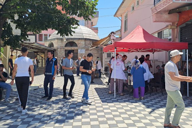 Kalkım Belediyesi’nden aşure ikramı